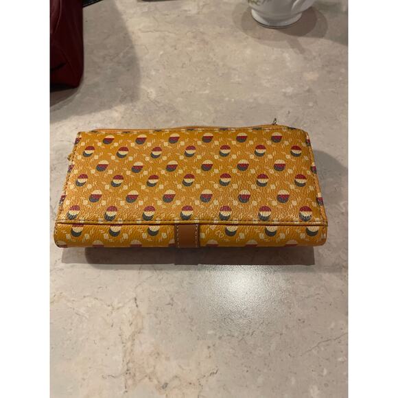 Nine & Co. Nine West Women’s Trifold Wallet Gold with Circles Brown Trim 7.5x4.5 - Picture 2 of 10